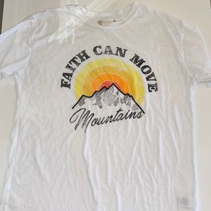 “Faith Can Move Mountains” tee.